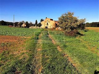 Bauernhof in Corçà. Masía por restaurar en venta en casavells, baix empordà  encanto