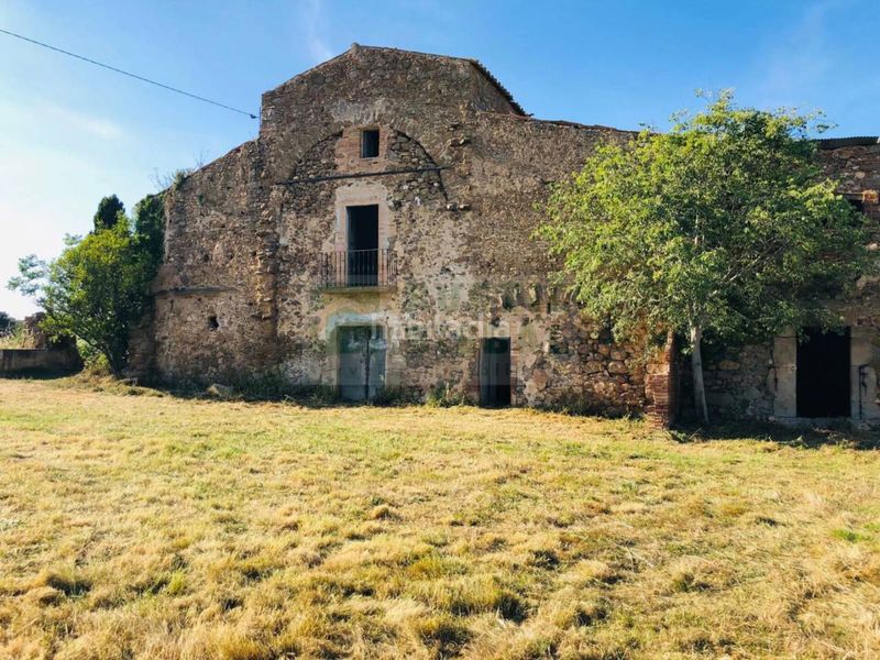 Foto f2a8c00e-e429-4556-ba4f-f658f7aaf408. Masia a Corçà