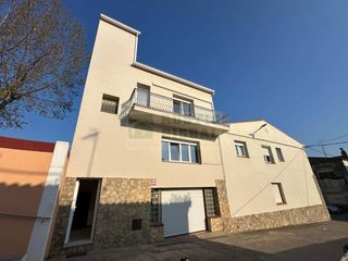Maison à Torroella de Montgrí. Casa luminosa con vistas al montgrí y con garaje en venta en tor