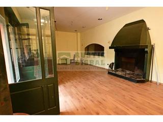 Masía  Marimon asprer. Edificio emblemático en venta en el passeig de la bisbal dempord