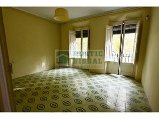 Mas�a  Paseo marimon asprer. Edificio emblem�tico en venta en el passeig de la bisbal dempord