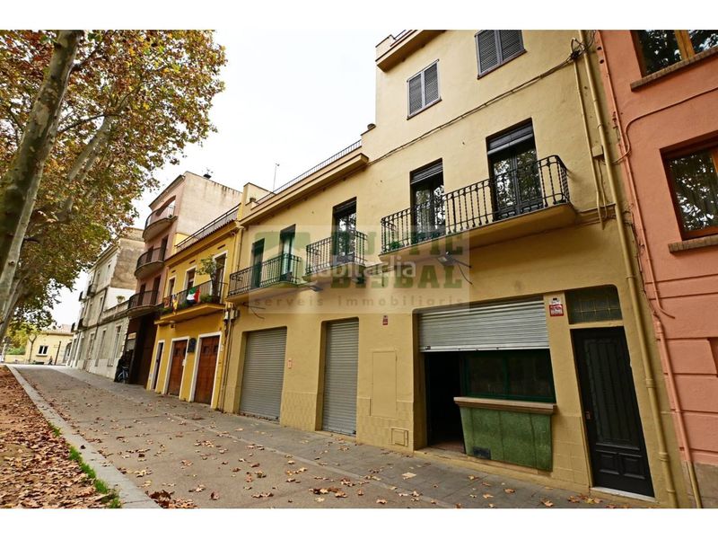 Foto 115f727e-8364-44c4-8201-6a8b34162263. Edifici a Bisbal d´Empordà (La)