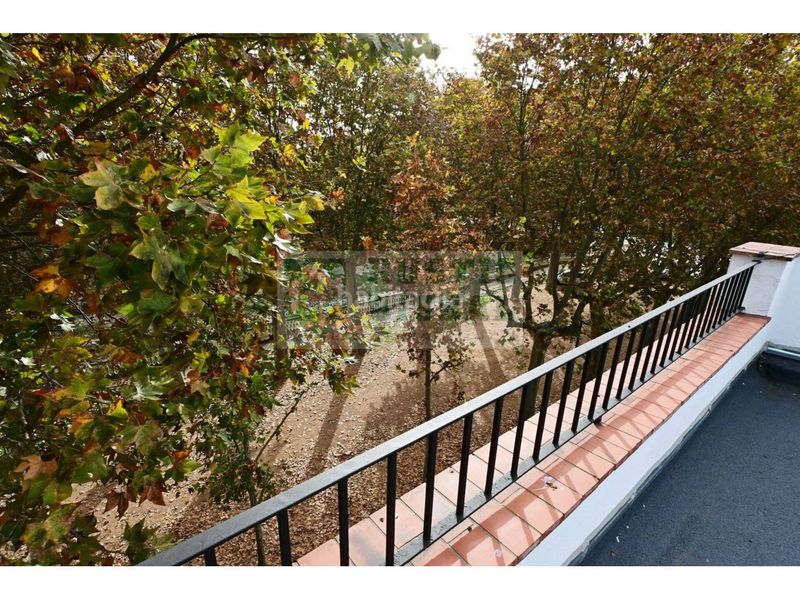 Foto d2c9b9e9-220b-49e8-93c5-50e96a873572. Edifici a Bisbal d´Empordà (La)