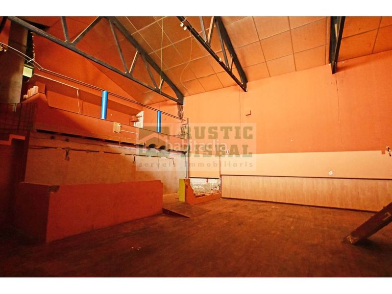 Foto f1b5c971-1108-47fa-856f-be0a244a72ff. Edifici a Bisbal d´Empordà (La)