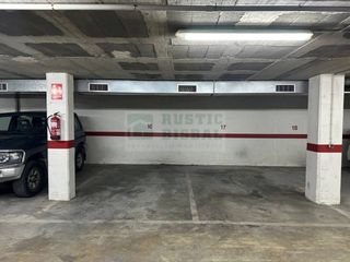 Aparcament cotxe  Calle josep irla. Plaza de parking en venta junto a servicios y zonas escolares en