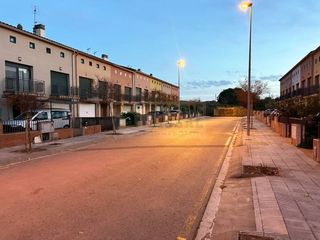 Posto auto  Calle josep irla. Plaza de parking en venta junto a servicios y zonas escolares en