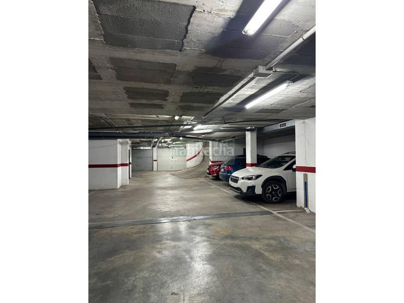 Foto cb349855-e7b4-4591-b976-1abd66afa66c. Aparcament cotxe a Bisbal d´Empordà (La)