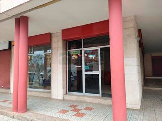 Local Comercial  Calle pau casals. Local comercial en venta en el centro de la bisbal  luminoso, vi