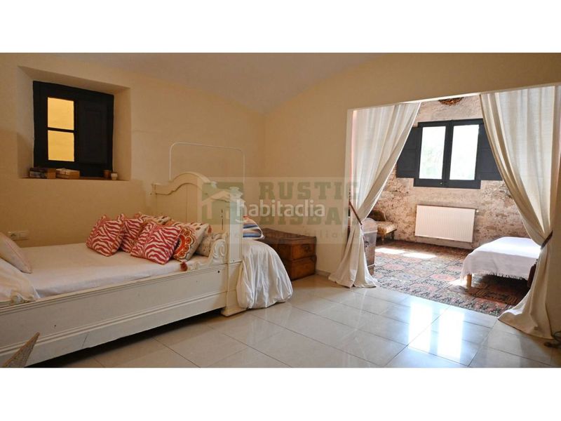 Foto e6d4d534-685a-48a1-96a1-ce077ea20d4a. Masia amb calefacció aparcament a Borrassà