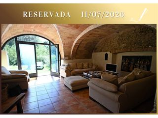 Mas à Borrassà. Gran casa rústica en venta con jardín y licencia turística en el