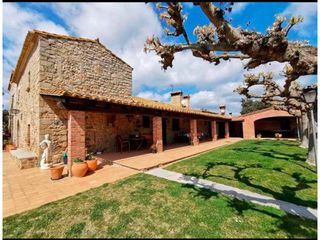 Mas à Llagostera. En venta imponente masía del siglo ix con licencia turística en
