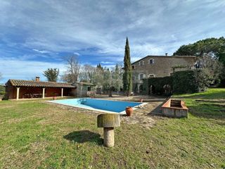 Bauernhof in Sant Joan de Mollet. Masía señorial en venta en sant joan de mollet con piscina, terr