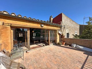 Masia a Tallada d´Empordà (La). En venta, auténtica casa de pueblo en zona tranquila, totalmente