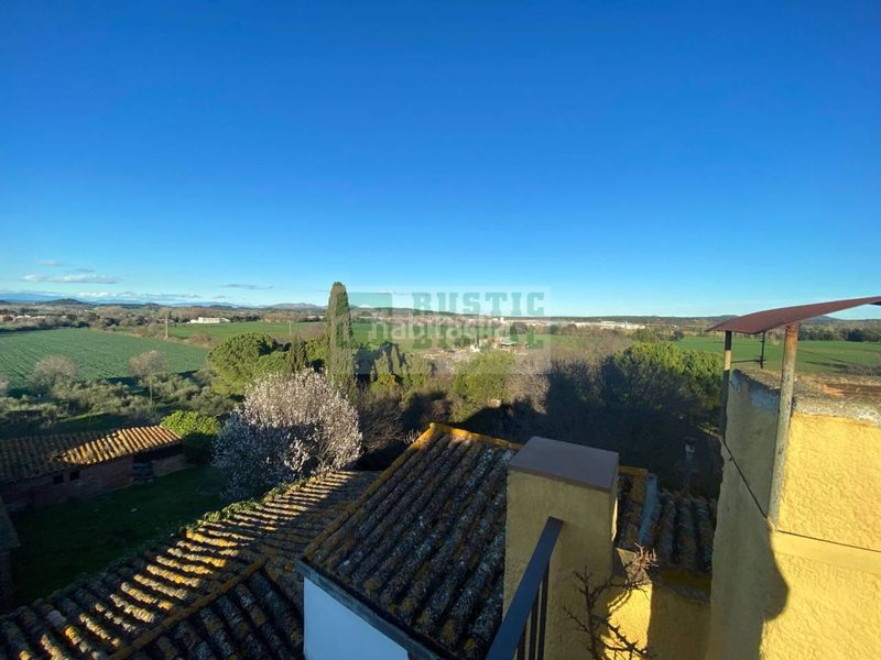 Foto f17af26b-b4ee-40e3-83d5-1a23a68b214b. Masia amb calefacció a Forallac