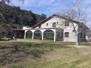 Masia a Riudarenes. En plena naturaleza masía principal con casita anexa en zona riu