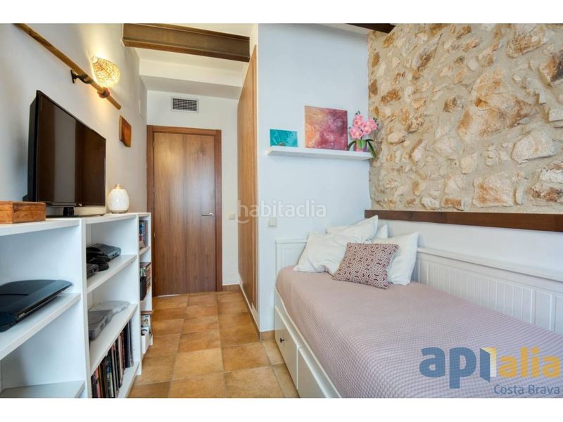 Foto 64abd959-589a-4a95-a656-af5a9035a286. Casa adossada amb calefacció a Eixample Sant Feliu de Guíxols