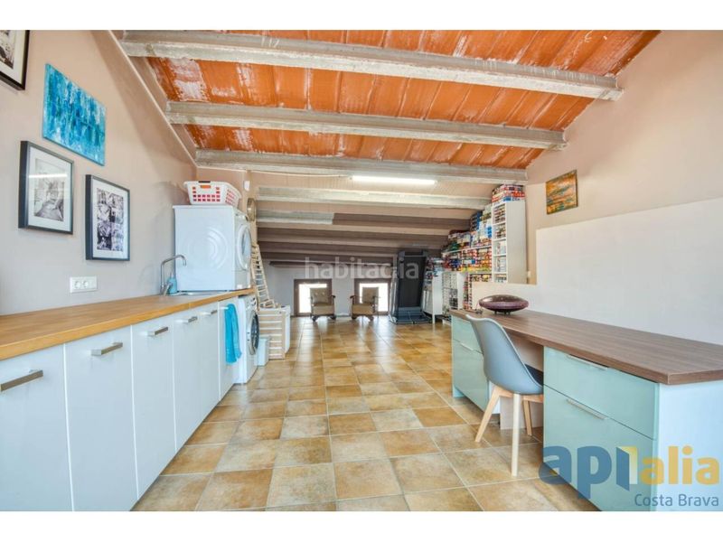Foto b2df20d5-9deb-4127-a39b-a3a740963f3e. Casa adossada amb calefacció a Eixample Sant Feliu de Guíxols