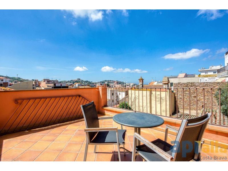 Foto f1b90500-d9ea-4ba8-a960-42720bebbcf7. Casa adossada amb calefacció a Eixample Sant Feliu de Guíxols