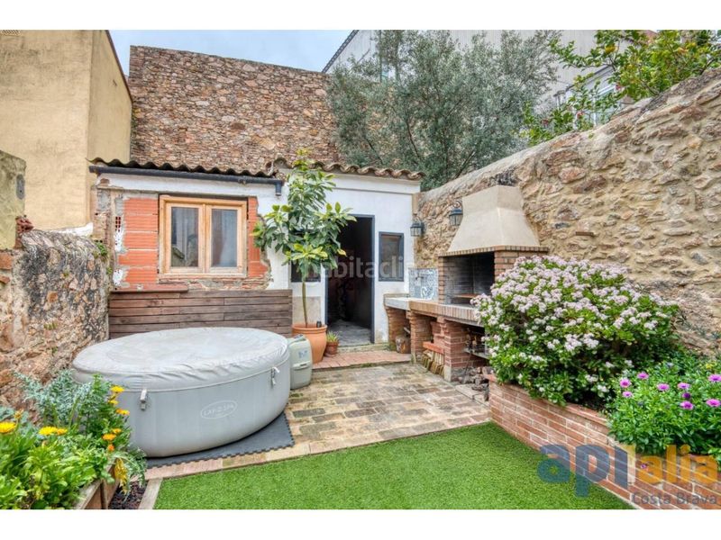 Foto fe6b420d-b0b2-467d-a02d-dd1e52936944. Casa adossada amb calefacció a Eixample Sant Feliu de Guíxols