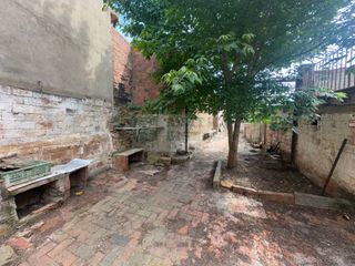 Mas�a  Calle del pont. Casa de r�stica con jard�n para rehabilitar en la bisbal dempord