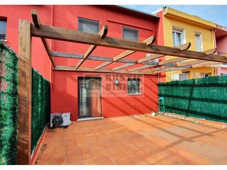 Maison à Bisbal d´Empordà (La). En venta casa unifamiliar adosada situada en urbanización de la