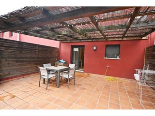 Haus in Bisbal d´Empordà (La). En venta casa unifamiliar adosada situada en urbanización de la