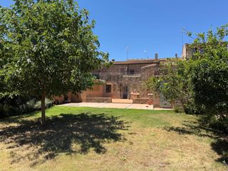 Lloguer Masia a Rupià. Casa rústica de alquiler en rupià con jardín, terrazas y vistas