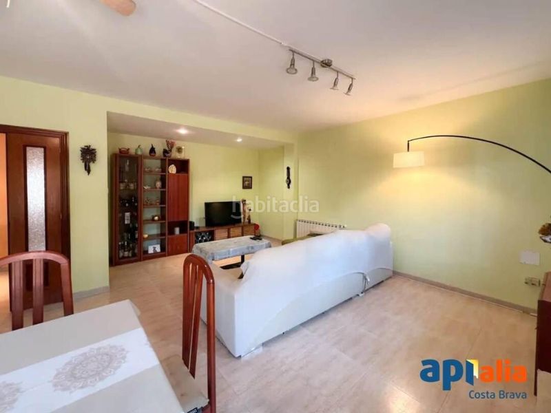 Foto 6baa956e-5beb-4f35-b38a-01b53695f814. Apartament amb calefacció a Eixample Sant Feliu de Guíxols