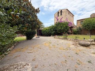 Bauernhof in Tallada d´Empordà (La). Antigua rectoría del siglo xvii con terreno urbanizable en venta