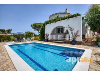 Xalet  Calle d´olot. Casa o chalet con piscina en venta en vizcondado de cabanyes, ca
