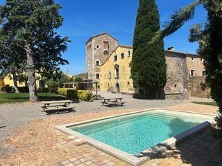 Lloguer Masia  Calle mas arrufat. Masía histórica en alquiler con piscina y 2.000 m de jardín en e