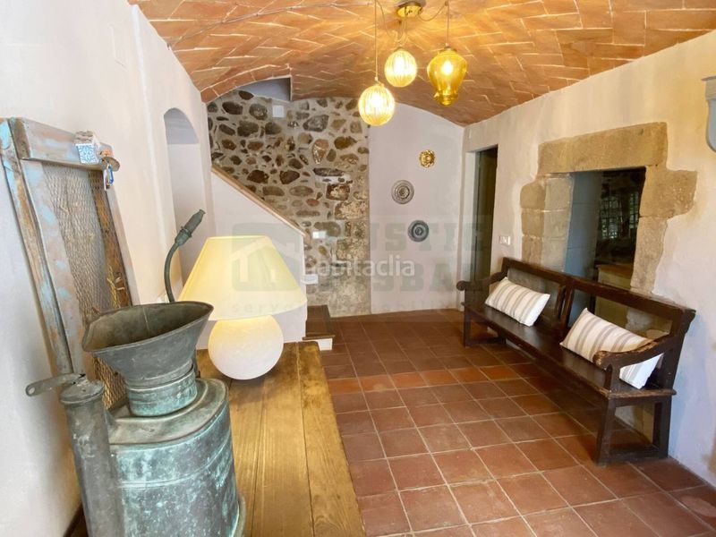 Foto 6d7498b1-8ce0-4d55-a26c-929eb83a2be4. Alquiler masía casa rústica con terraza de alquiler temporal de invierno baix empordà en Corçà