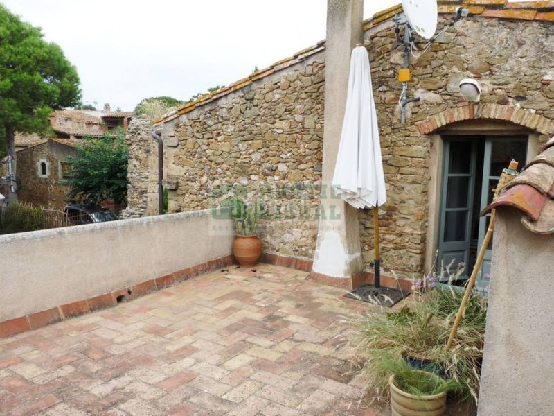 Foto a8a9d1f4-feb3-427e-82fe-85e7faa16e37. Alquiler masía casa rústica con terraza de alquiler temporal de invierno baix empordà en Corçà