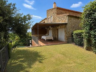 Casale  Calle castell d´empordà. Casa rústica reformada en venta en castell dempordà, baix empord