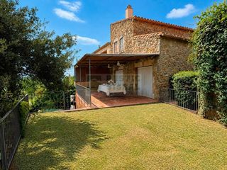 Casale  Calle castell d´empordà. Casa rústica reformada en venta en castell dempordà, baix empord