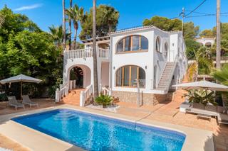 Xalet a Cala Advocat-Baladrar