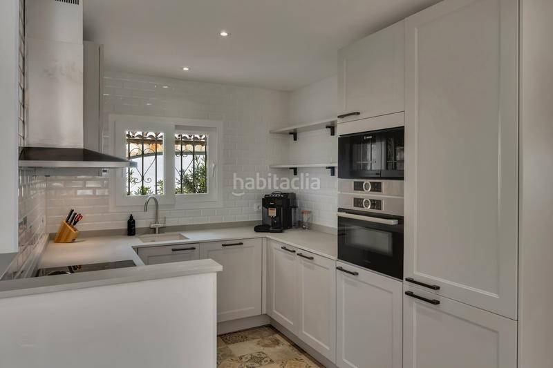 Foto e4614e48-6264-4e32-ae65-7ead6067a1f3. Chalet en Cala Advocat-Baladrar Benissa