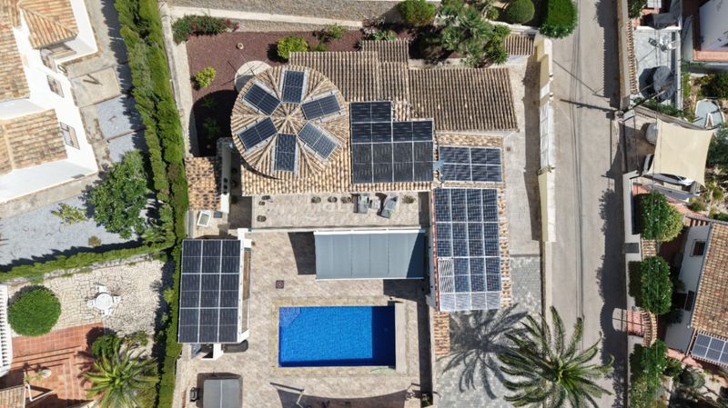 Foto d50dae40-b45d-4396-8900-a2d37f3eac31. Chalet en Paichi Moraira