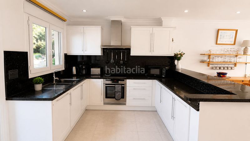 Foto f63ed17e-9ec1-47de-ae49-84938a7ed52d. Apartament amb calefacció aparcament piscina a La Fustera Benissa