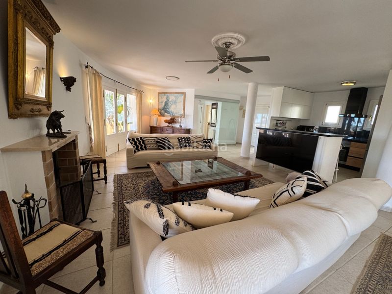 Foto 4648d6d6-d99d-4789-b070-5abcb4eef049. Xalet amb calefacció aparcament piscina a Paichi Moraira