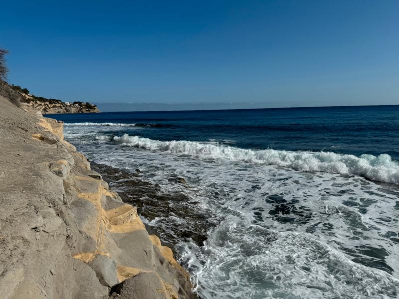 Foto c8928f1f-ffed-45a7-b241-1dd93179db1a. Residential plot in Cala Advocat-Baladrar Benissa