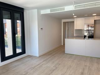 Location Appartement à Garellano 25. Moderno piso en cuatro caminos con piscina y garaje!