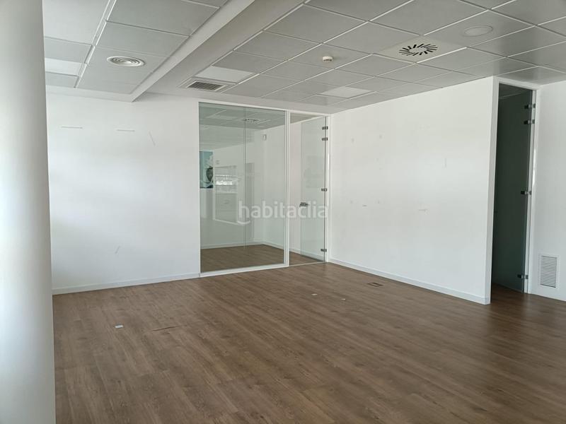 Foto 48d3b8d3-7b2c-4fce-b197-e65d761b4319. Bureau dans calle chile 4 dans El Pinar-Punta Galea Rozas de Madrid (Las)