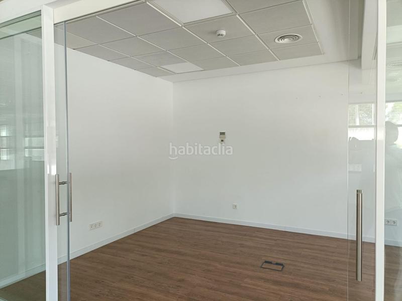 Foto a30203aa-6d9f-465b-a29e-bfffd6e3c398. Bureau dans calle chile 4 dans El Pinar-Punta Galea Rozas de Madrid (Las)