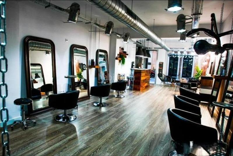 Foto ad889d2f-e98f-42fc-b7fe-61ca832f6553. Traspaso local comercial en Centre Badalona