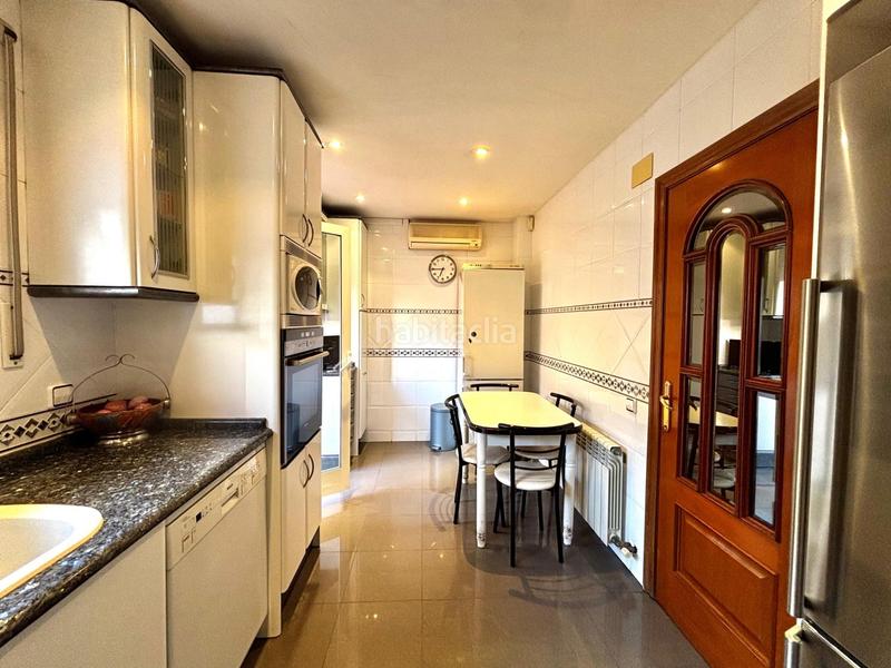 Foto 282eec4d-52e7-4e9f-8d38-f74e833ad79f. Semi detached house with parking in Gorg Badalona