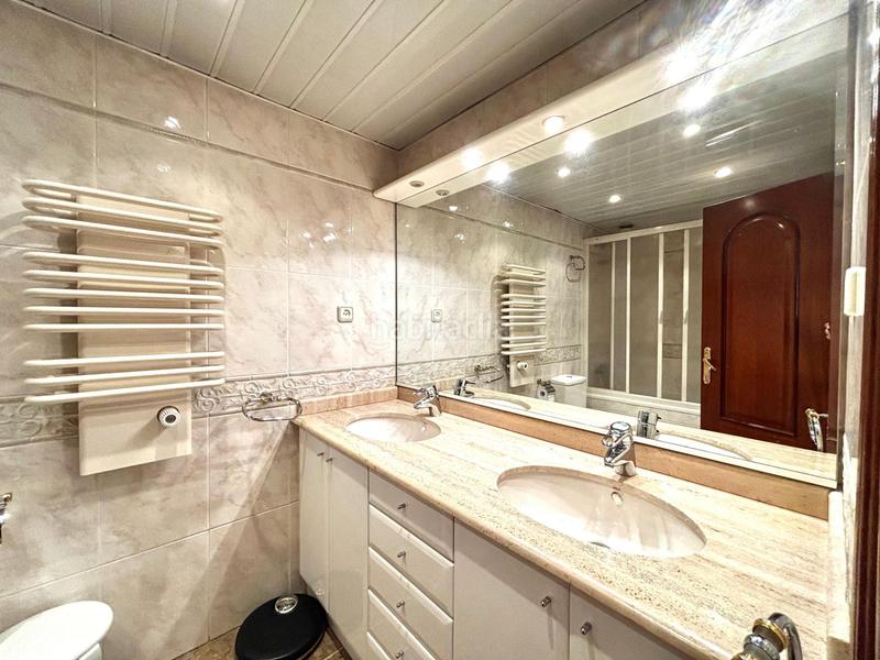 Foto 91e352fe-a37e-4453-96c0-74cbc39a7efe. Semi detached house with parking in Gorg Badalona