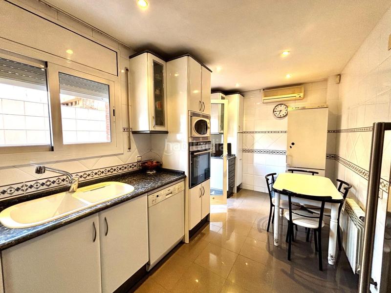 Foto d9290104-11f6-413d-8a50-7aac7acfd354. Semi detached house with parking in Gorg Badalona