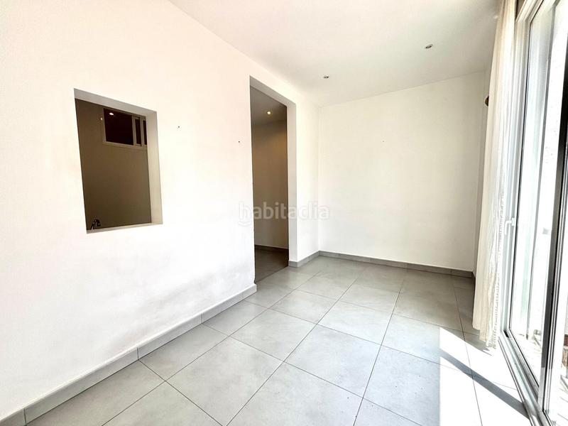 Foto e6665276-ef1f-46f9-808c-d763b2db0a1b. Apartment with parking in Casagemes Badalona