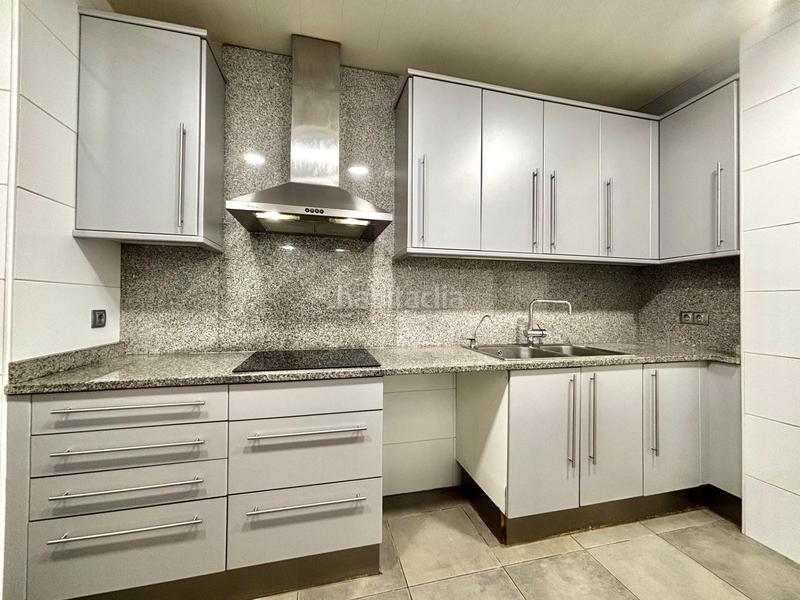 Foto a33ee319-e02c-4449-a10e-be95d3ad04d4. Ground floor with heating pool in Port Badalona